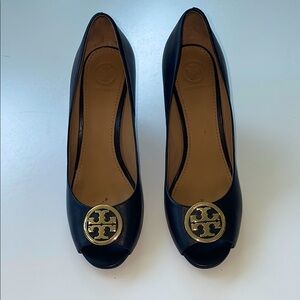 Tory Burch Benton Peep Toe 3.5” Heel Leather Wedge Sz 8.5 Like New 🤩 $225 FINAL$